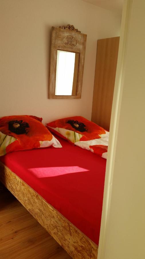 Zum Wohlfuehlen Ferienwohnung Fuer Max 5 Erwachsene Und 1 Kind, Schwimmbad Vor Der Tuer, Tiere Erlaubt Sierksdorf Exterior foto