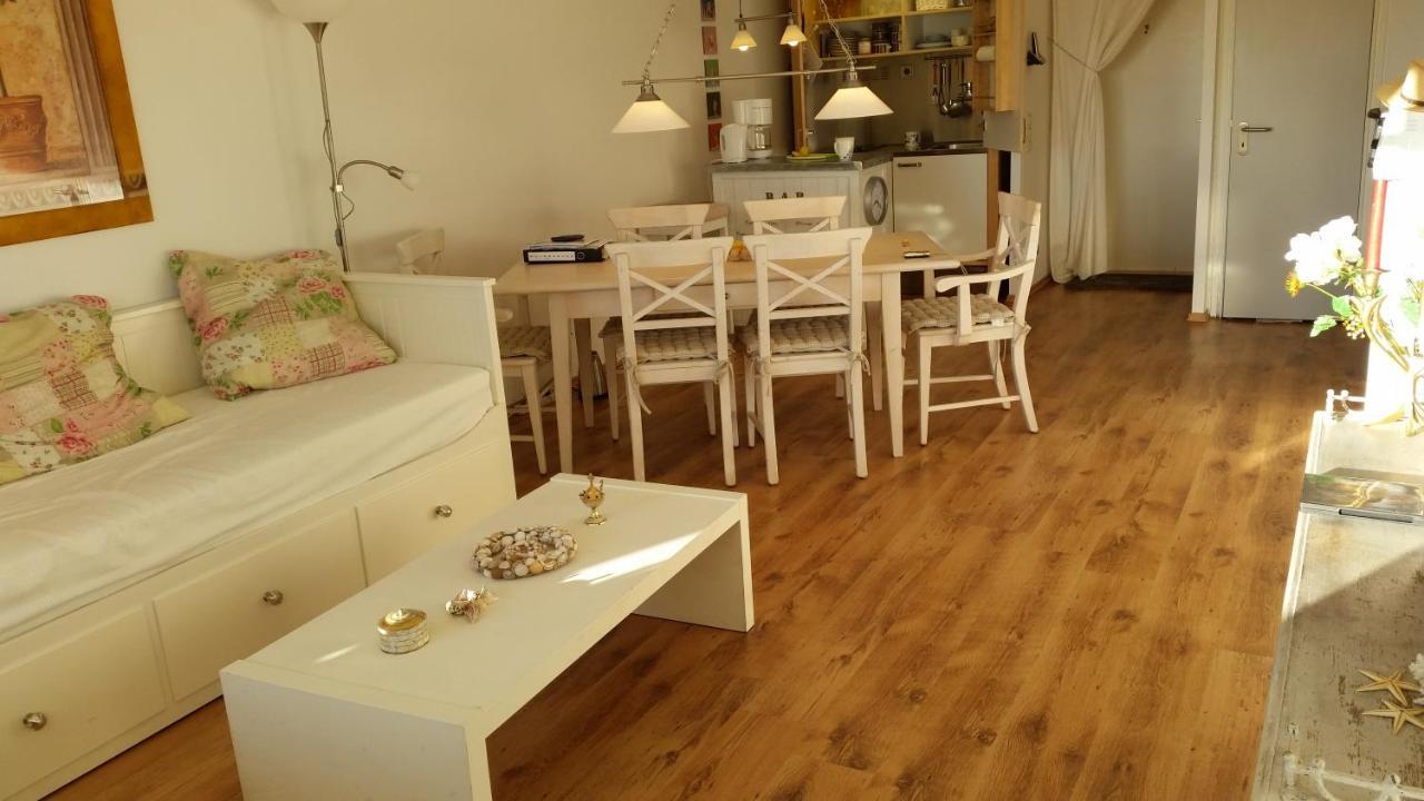 Zum Wohlfuehlen Ferienwohnung Fuer Max 5 Erwachsene Und 1 Kind, Schwimmbad Vor Der Tuer, Tiere Erlaubt Sierksdorf Exterior foto